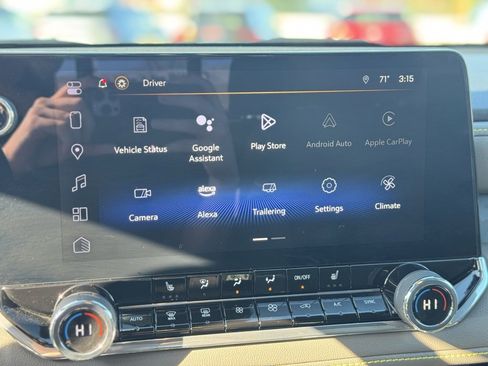 Used 2024 Chevrolet Colorado ZR2 w/ Technology Package image 18