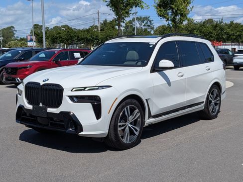 Used 2024 BMW X7 xDrive40i w/ M Sport Package AWD/4WD image 7
