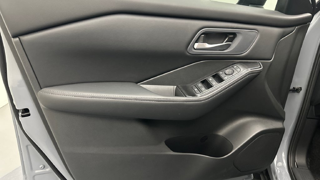 New 2026 Nissan Rogue SV AWD/4WD image 15