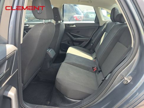 Used 2019 Volkswagen Jetta SE FWD image 3