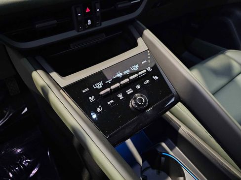 New 2025 Porsche Macan Electric image 27