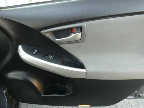 Used 2015 Toyota Prius Two image 31