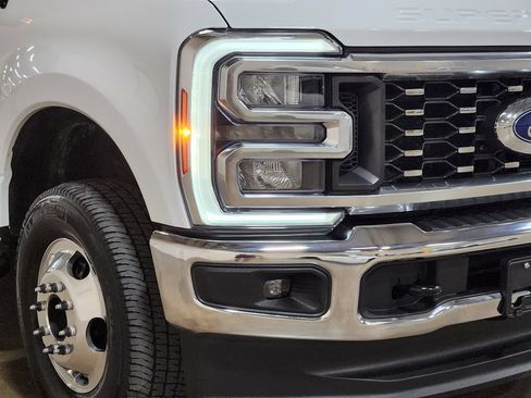 Used 2024 Ford F350 Lariat AWD/4WD image 13