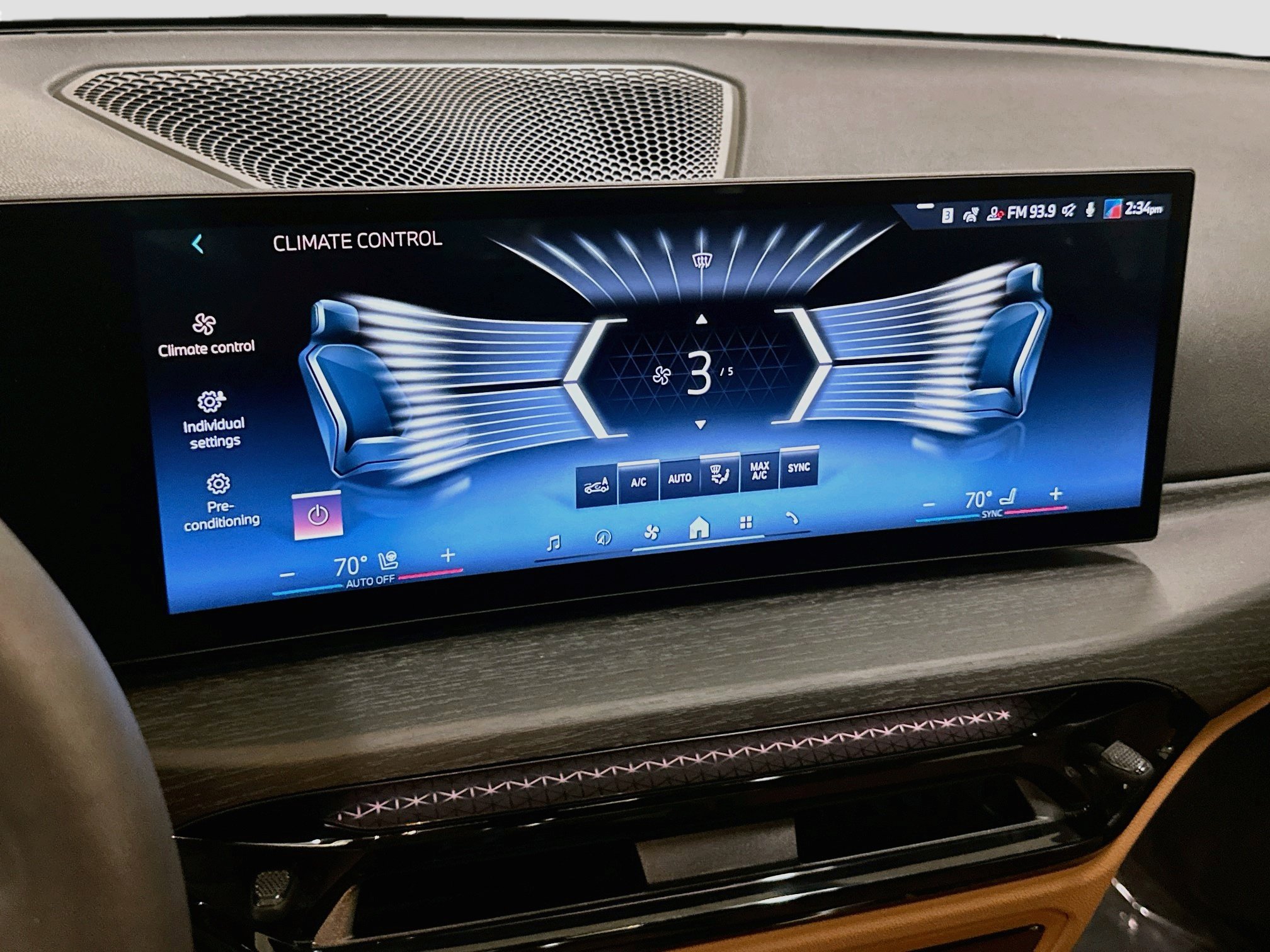 Certified 2025 BMW 330i Sedan w/ Premium Package RWD image 15
