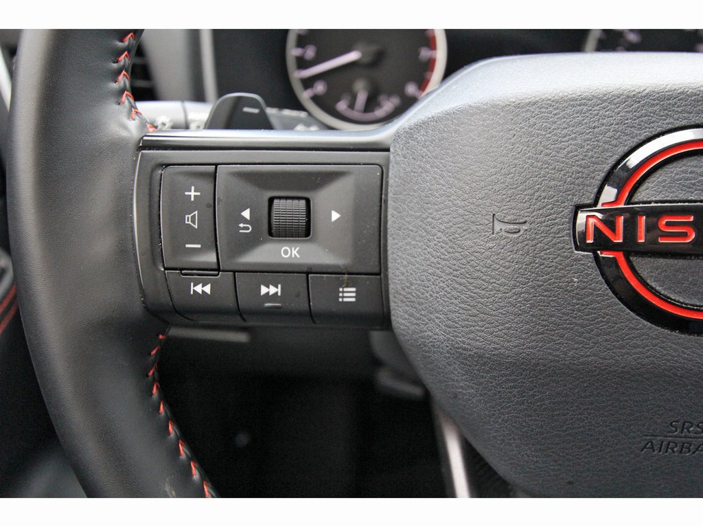Used 2025 Nissan Rogue SV AWD/4WD image 12