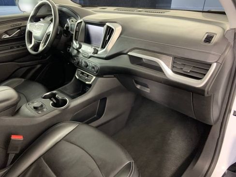 Used 2024 GMC Terrain SLT FWD image 16