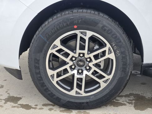 New 2026 Ford Expedition Active image 10