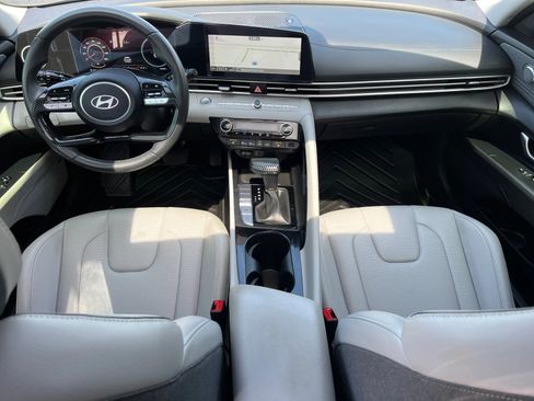 Used 2025 Hyundai Elantra Limited FWD image 20
