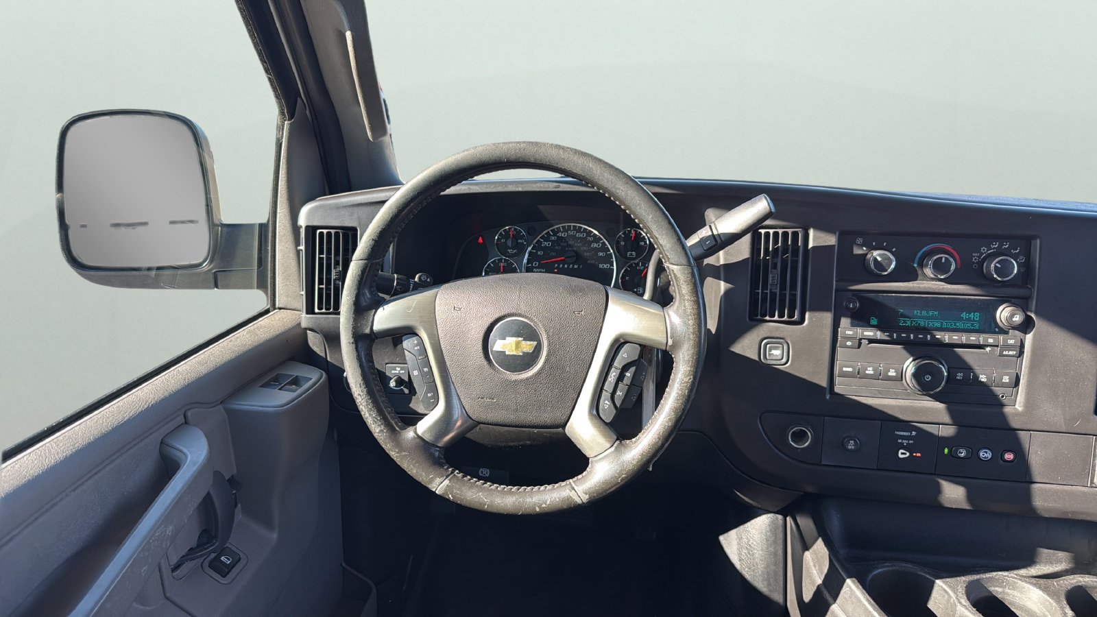 Used 2017 Chevrolet Express 2500 RWD image 7