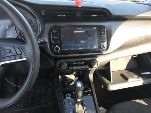 Used 2021 Nissan Kicks SV image 11