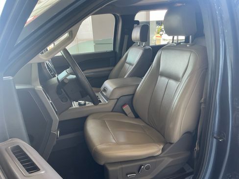 Used 2019 Ford Expedition Max XLT w/ Equipment Group 202A RWD image 13