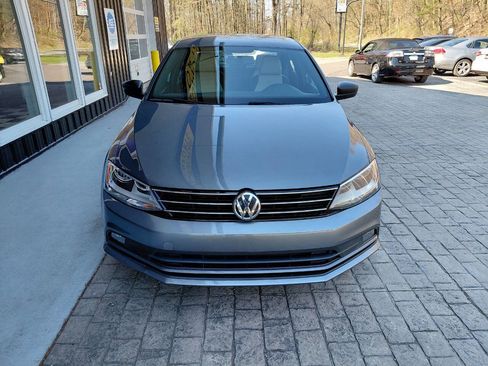Used 2016 Volkswagen Jetta Sport image 4