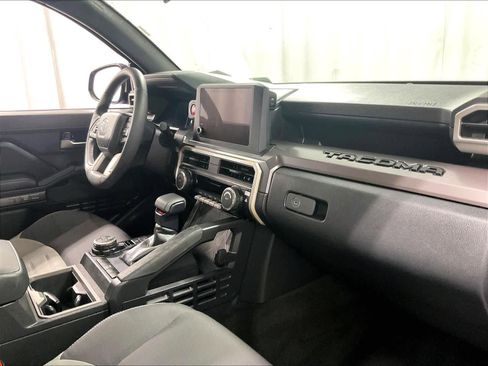 Certified 2025 Toyota Tacoma TRD Off-Road image 14