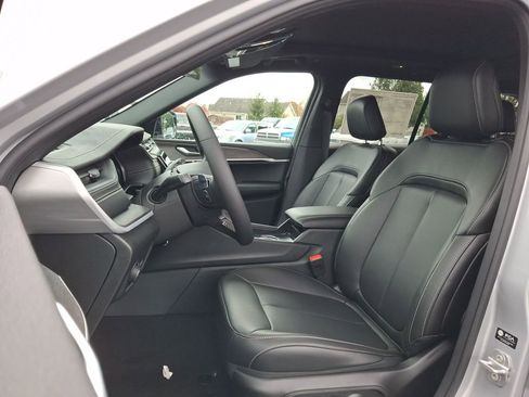 New 2025 Jeep Grand Cherokee Limited w/ Black Appearance Package image 11