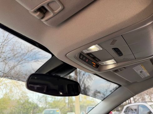 Used 2023 GMC Acadia SLT image 30