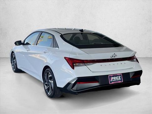 Used 2025 Hyundai Elantra SEL FWD image 3