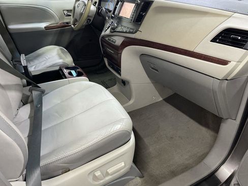 Used 2011 Toyota Sienna XLE image 26