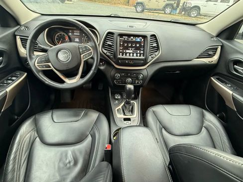 Used 2018 Jeep Cherokee Limited image 22