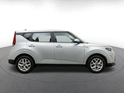 Used 2025 Kia Soul LX w/ LX Technology Package FWD image 14