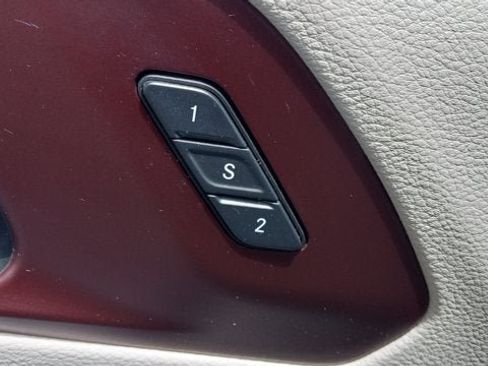 Used 2020 Chrysler Pacifica Limited w/ Tire & Wheel Group FWD image 19