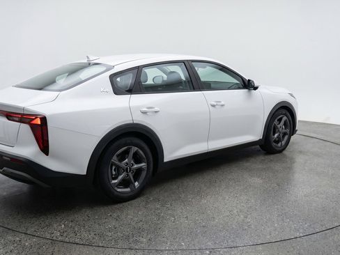 Used 2025 Kia K4 LXS image 7