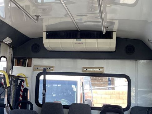 Used 2002 Ford E-450 and Econoline 450 RWD image 7