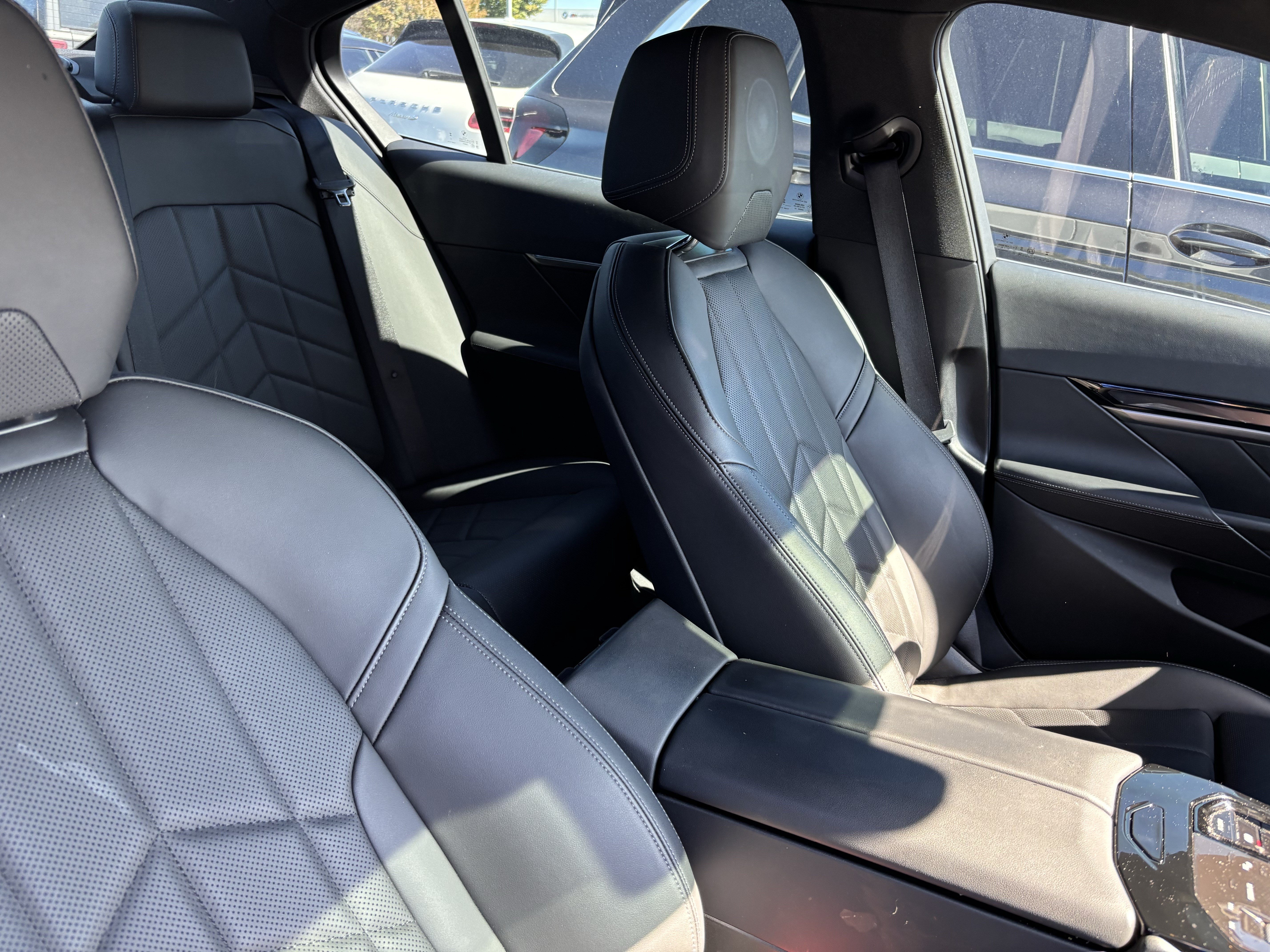 Used 2024 BMW i5 eDrive40i w/ M Sport Package RWD image 35
