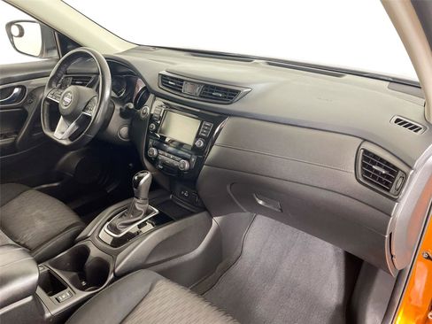 Used 2018 Nissan Rogue SV image 27