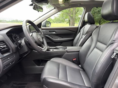 Used 2022 Nissan Rogue SV w/ SV Premium Package FWD image 24