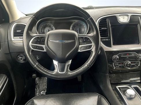 Used 2019 Chrysler 300 Limited image 5