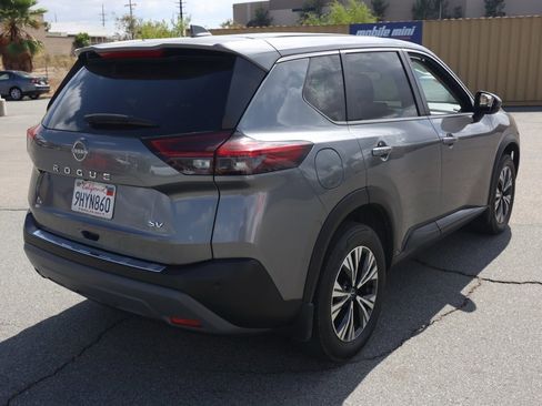 Used 2023 Nissan Rogue SV image 4