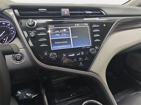 Used 2020 Toyota Camry XLE image 20