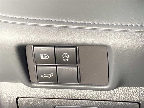 Used 2023 Toyota Highlander XLE image 21