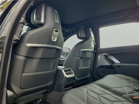 Used 2025 BMW 740i RWD image 10