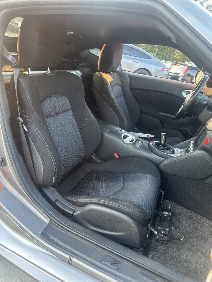 Used 2009 Nissan 370Z Coupe RWD image 30