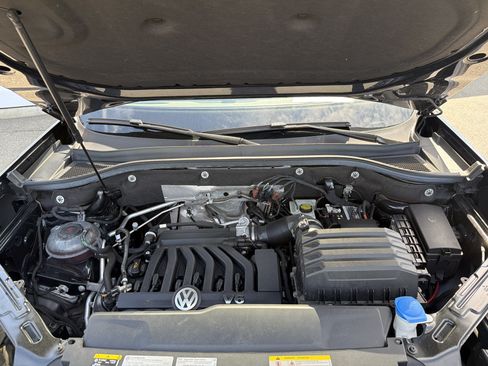 Certified 2023 Volkswagen Atlas Cross Sport SE w/ Panoramic Sunroof Package AWD/4WD image 29
