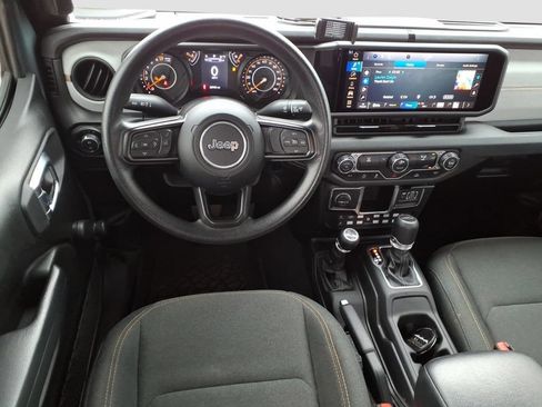 Used 2024 Jeep Gladiator Sport AWD/4WD image 9
