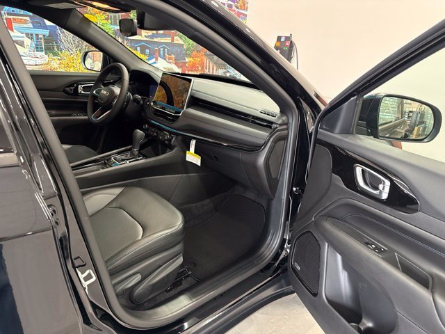 New 2026 Jeep Compass Limited w/ Sun, Sound & Navigation Group AWD/4WD image 59