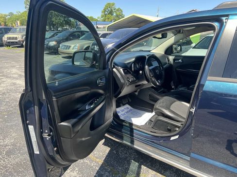 Used 2015 Dodge Journey Crossroad w/ Flexible Seating Group image 9