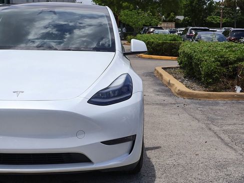 Used 2024 Tesla Model Y Performance AWD/4WD image 14