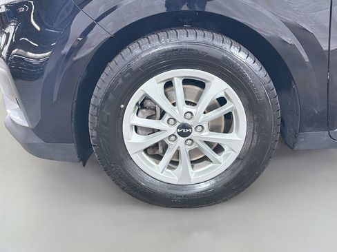 Used 2024 Kia Carnival LX FWD image 33