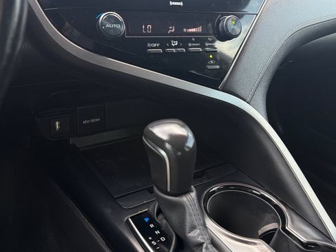 Used 2020 Toyota Camry SE FWD image 24