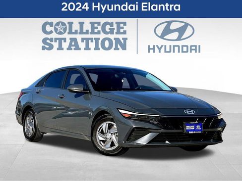 Used 2024 Hyundai Elantra SE image 3