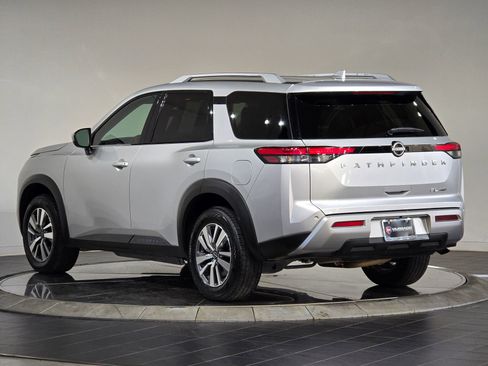 Used 2025 Nissan Pathfinder SL image 7