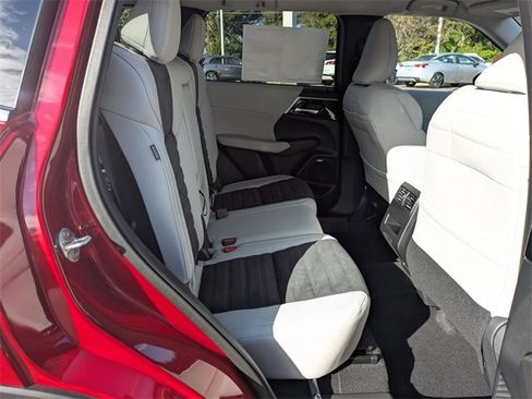 New 2025 Mitsubishi Outlander SE image 31