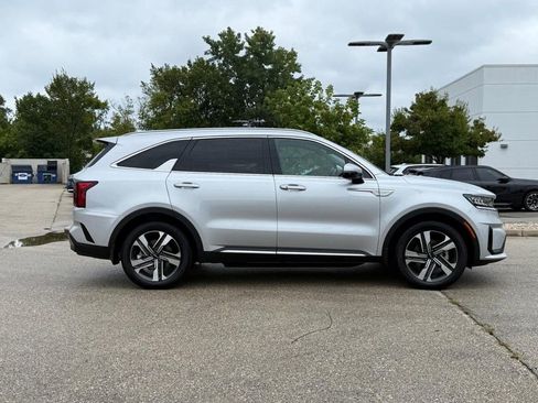 Used 2024 Kia Sorento EX image 2