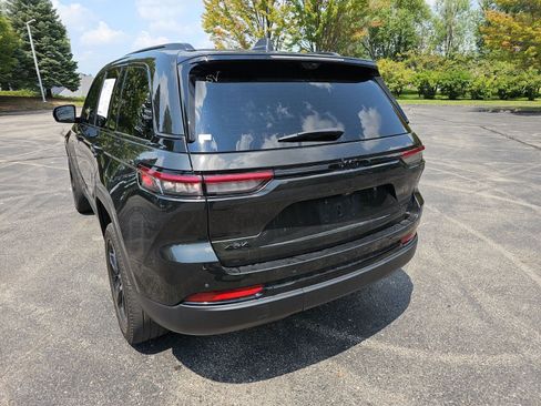 Used 2023 Jeep Grand Cherokee Limited w/ Luxury Tech Group II AWD/4WD image 3