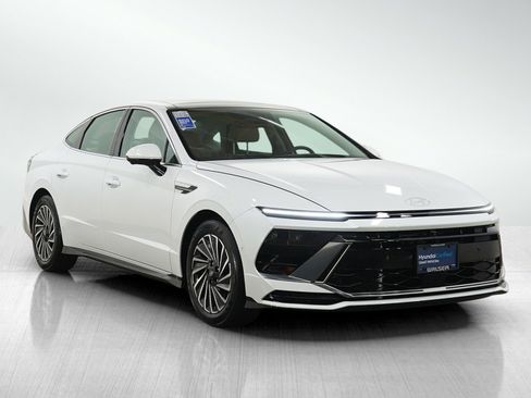 Certified 2025 Hyundai Sonata Limited FWD image 7
