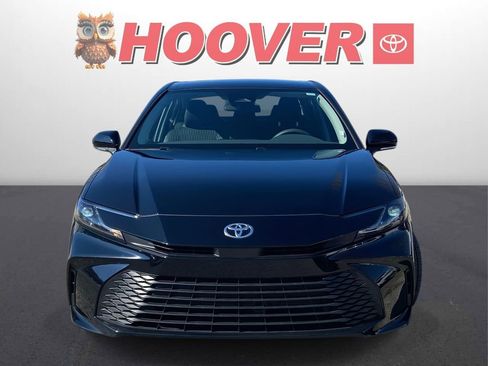 Used 2025 Toyota Camry LE image 7