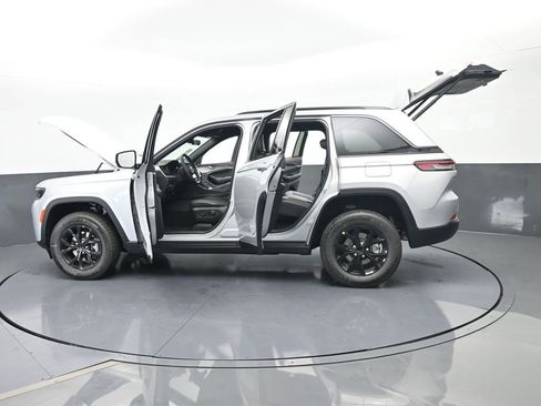 New 2026 Jeep Grand Cherokee Altitude image 57